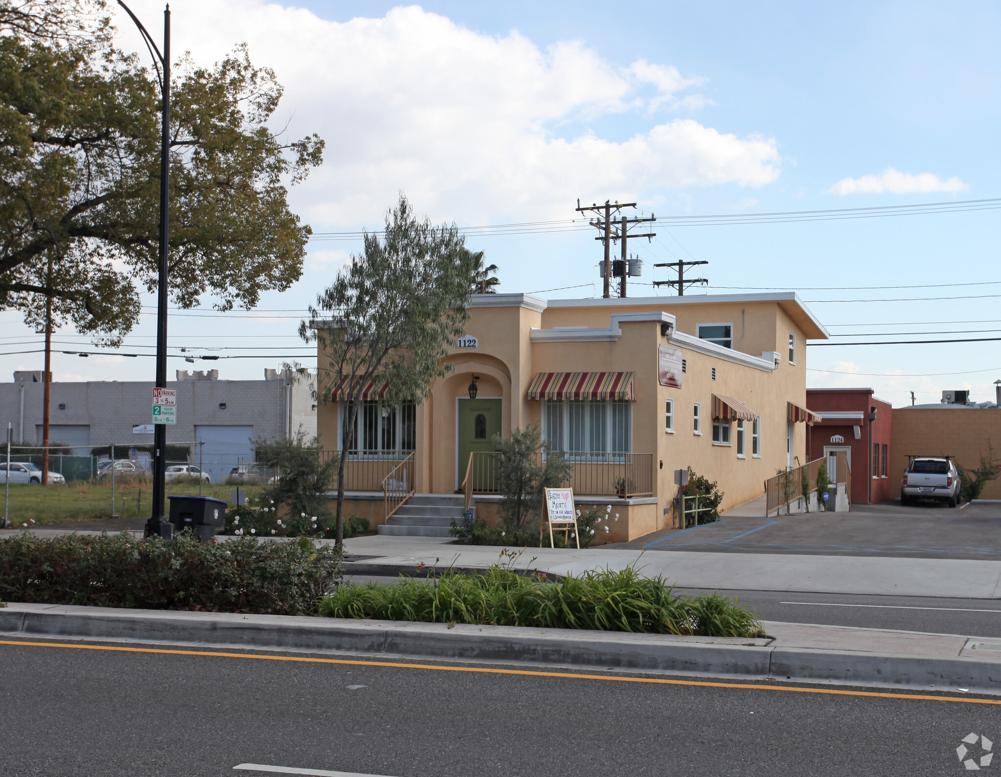 1122 W Burbank Blvd, Burbank, CA for lease Primary Photo- Image 1 of 9