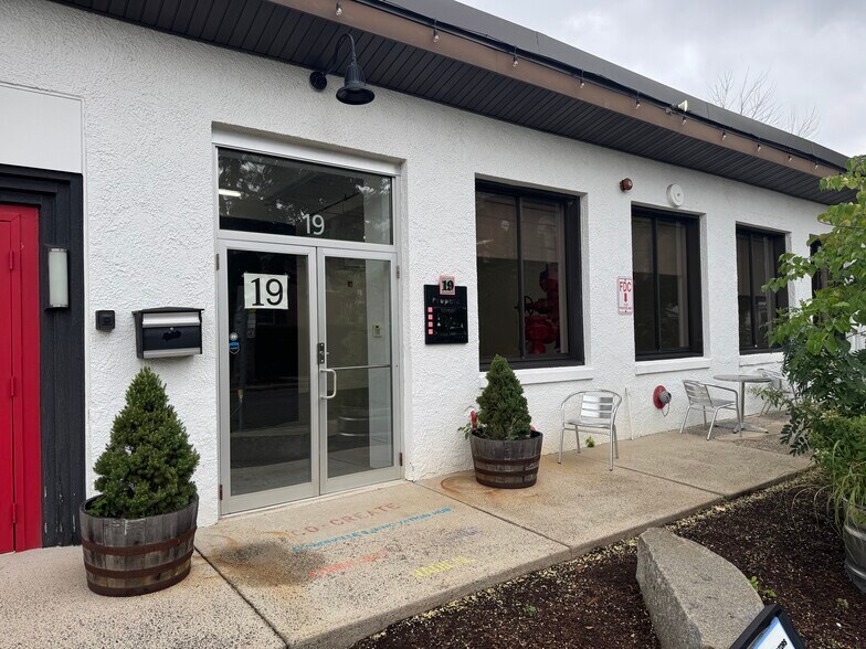 19 Rev Nazareno Properzi Way, Somerville, MA for lease - Building Photo - Image 1 of 10