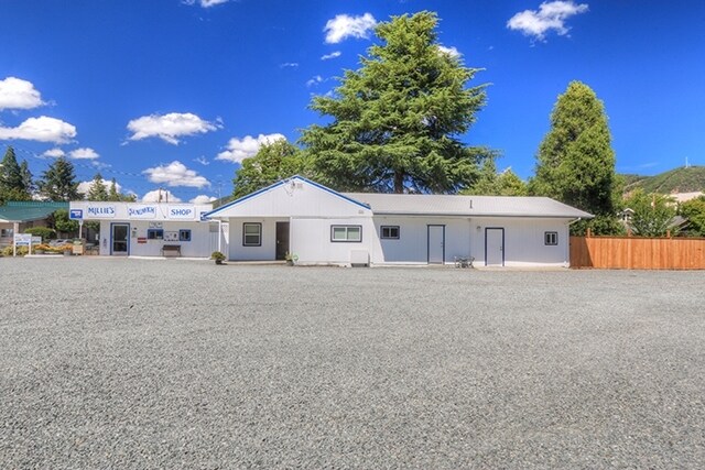 729-739 NE 7th St, Grants Pass, OR for sale Primary Photo- Image 1 of 1