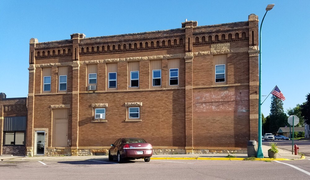 204 N Carver St, Winthrop, MN 55396