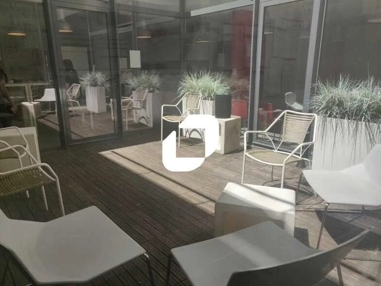 Office in Paris for lease - Interior Photo - Image 2 of 8