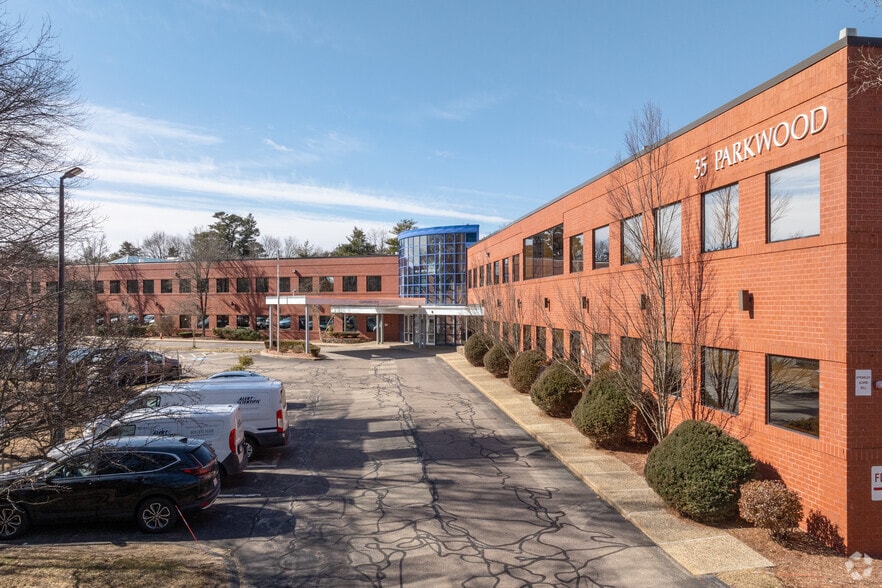 35 Parkwood Dr, Hopkinton, MA for lease - Building Photo - Image 2 of 6