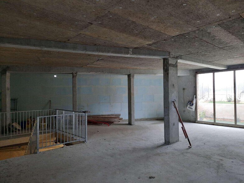 Retail in Sèvres for lease - Building Photo - Image 2 of 5