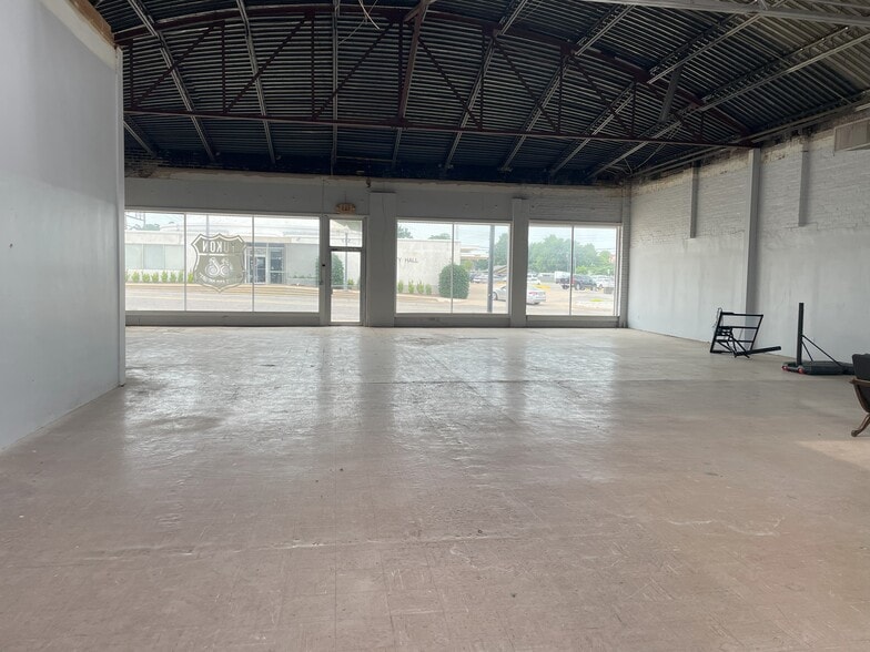 517-519 W Main St, Yukon, OK for lease - Interior Photo - Image 3 of 8