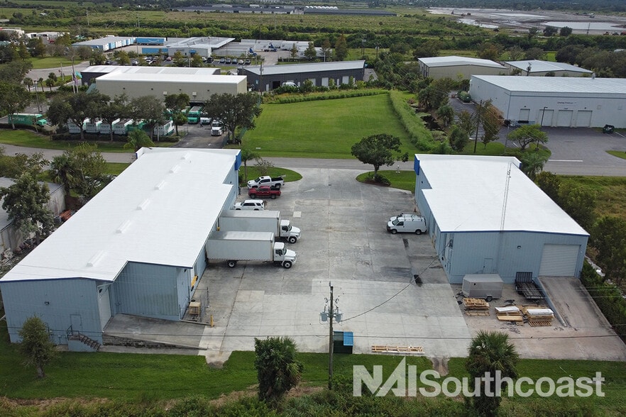 7328 Commercial Cir, Fort Pierce, FL for lease - Building Photo - Image 3 of 16