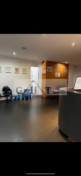 Retail in Charenton-le-Pont for sale - Lobby - Image 3 of 3