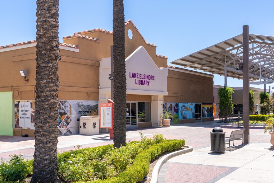 17600 Collier Ave, Lake Elsinore, CA for sale - Primary Photo - Image 1 of 4