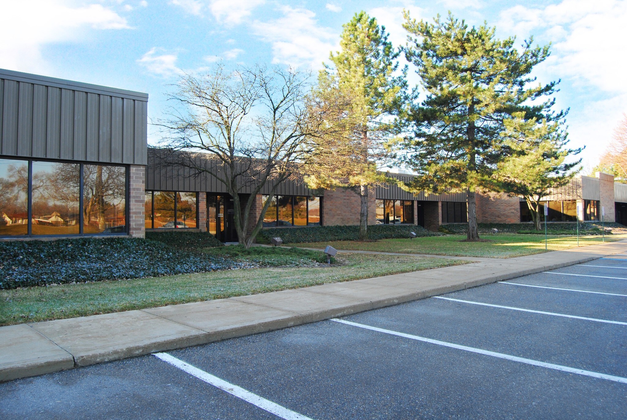 3801938035 Schoolcraft Rd, Livonia, MI 48150 Schoolcraft Business