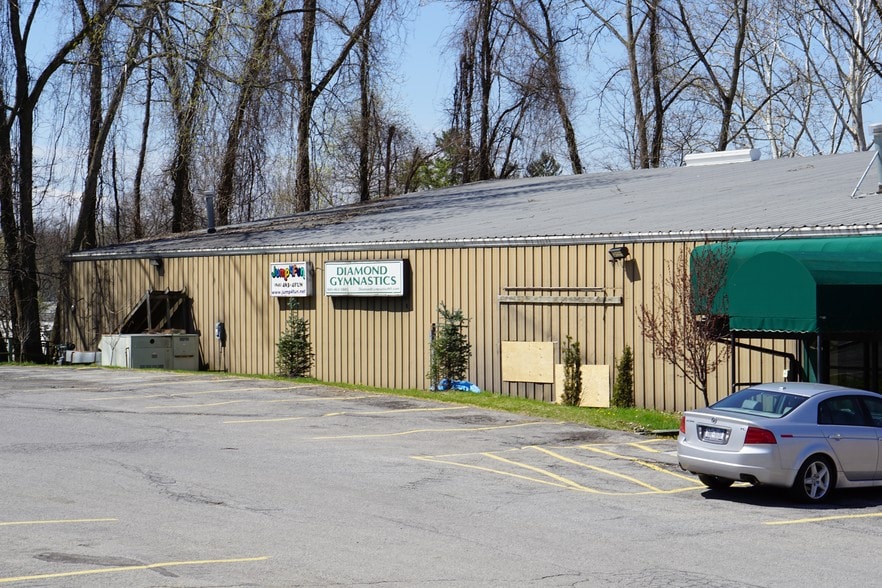 657 Sheafe Rd, Poughkeepsie, NY 12601