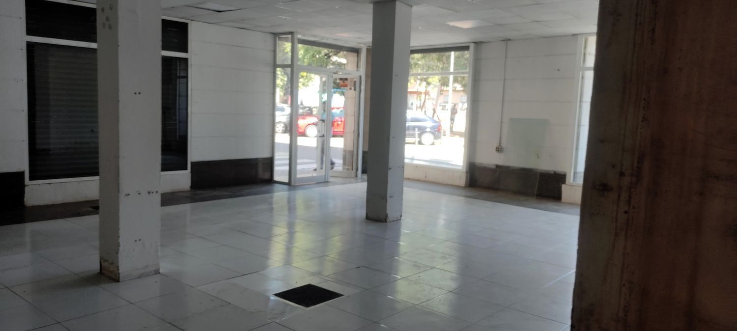 Retail in Canovelles, Barcelona for lease Interior Photo- Image 1 of 7