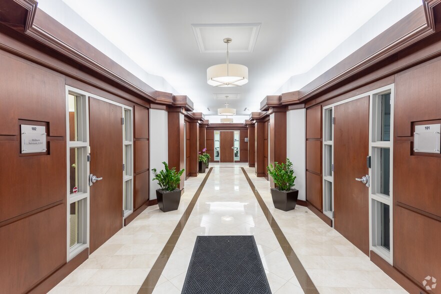 2701 Coltsgate Rd, Charlotte, NC for lease - Interior Photo - Image 2 of 8