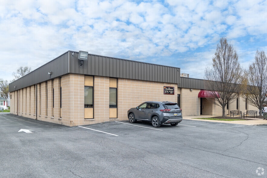 375 Floral Ave, Chambersburg, PA for lease - Building Photo - Image 1 of 6