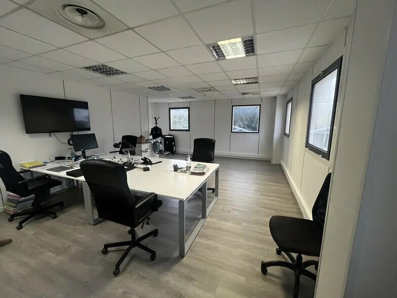 Office in LES MILLES for lease - Building Photo - Image 2 of 9