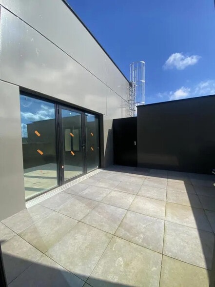 Office in Genas for lease - Building Photo - Image 2 of 6