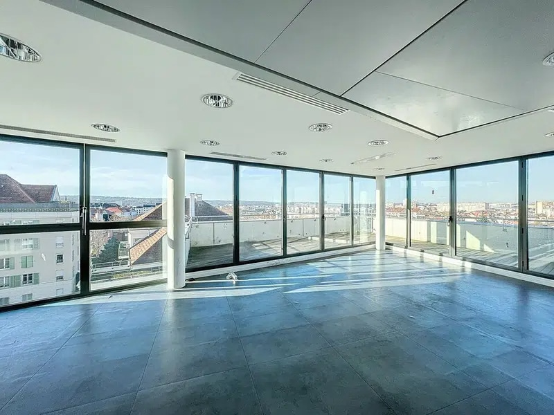 Rueil-Malmaison, HDS 92500 - - - Interior Photo - Image 1 of 6