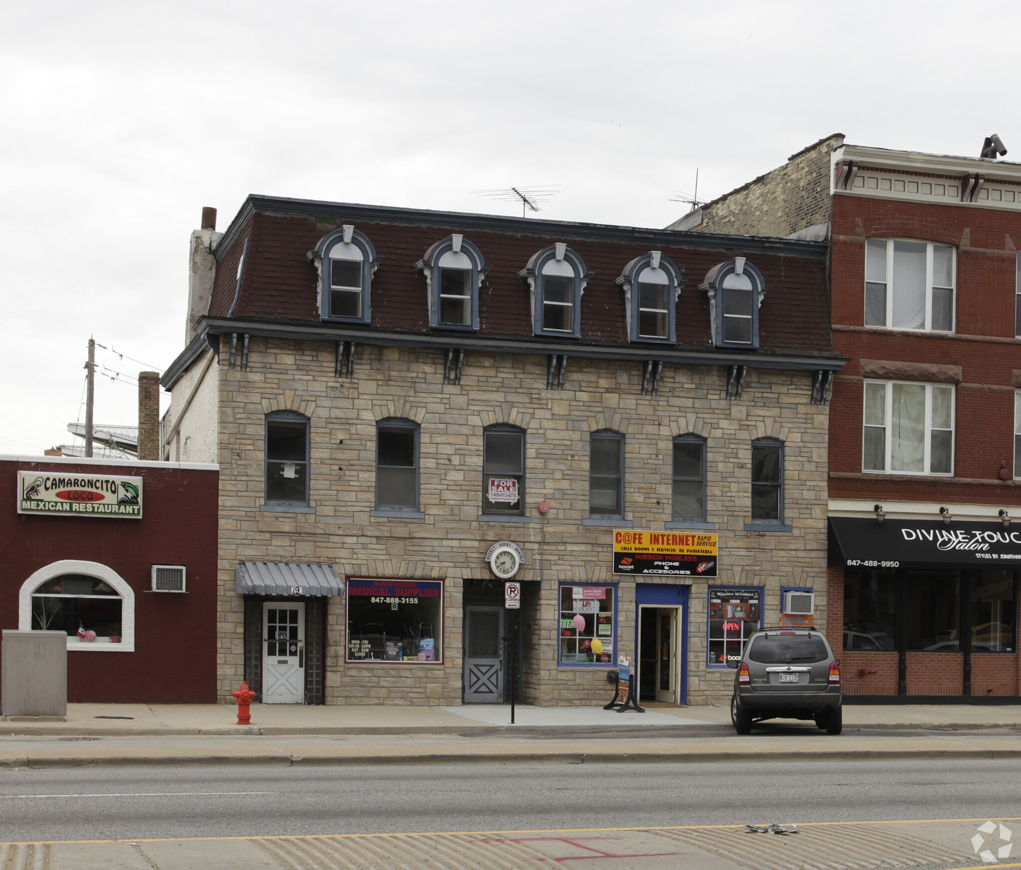 1719 N State St, Elgin, IL 60123