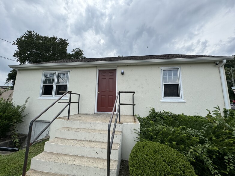 5 S Route 9W, West Haverstraw, NY for lease - Building Photo - Image 2 of 9