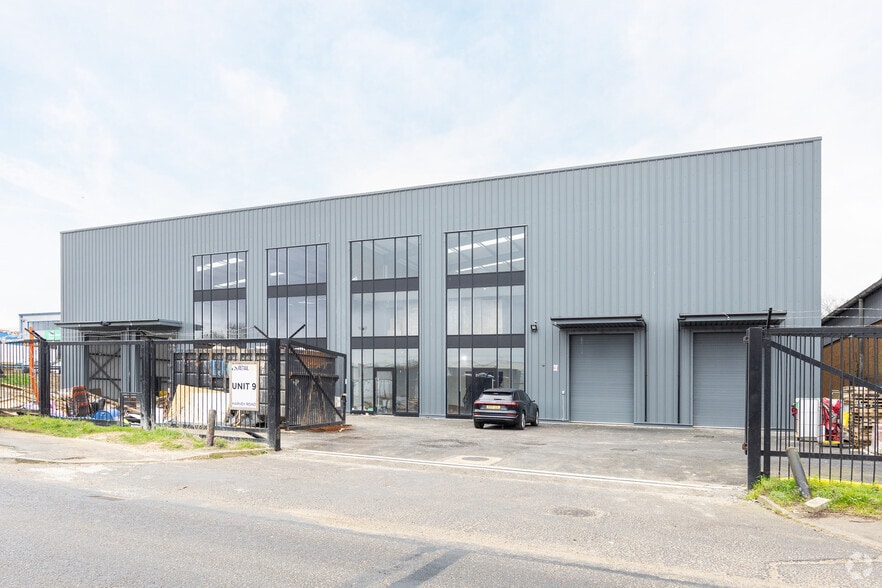 Harvey Rd, Basildon for sale - Primary Photo - Image 1 of 1