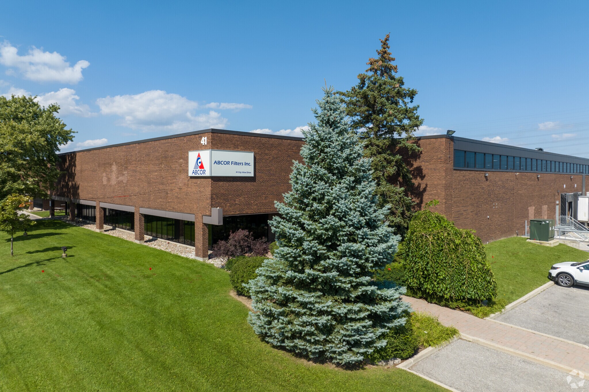 41 City View Dr, Toronto, ON for sale Primary Photo- Image 1 of 1