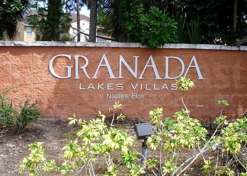 132 Santa Clara Dr, Naples, FL for sale - Primary Photo - Image 2 of 18