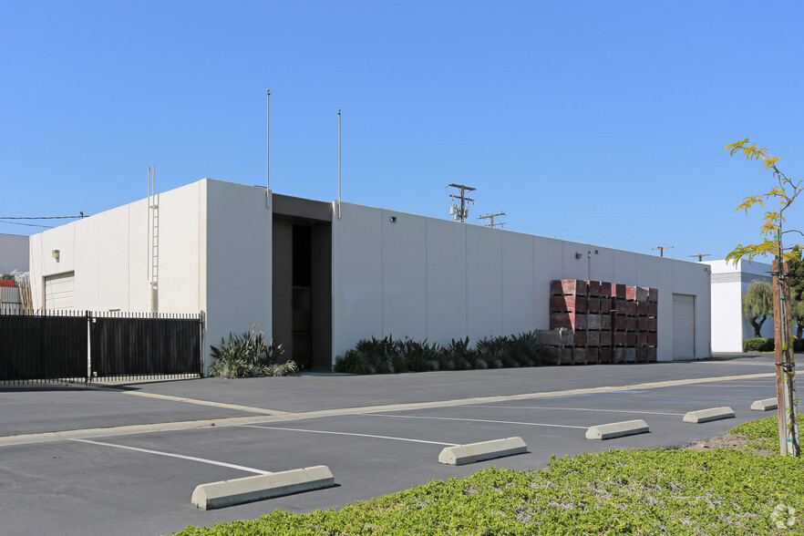 13910 Struikman Rd, Cerritos, CA for lease - Building Photo - Image 2 of 5