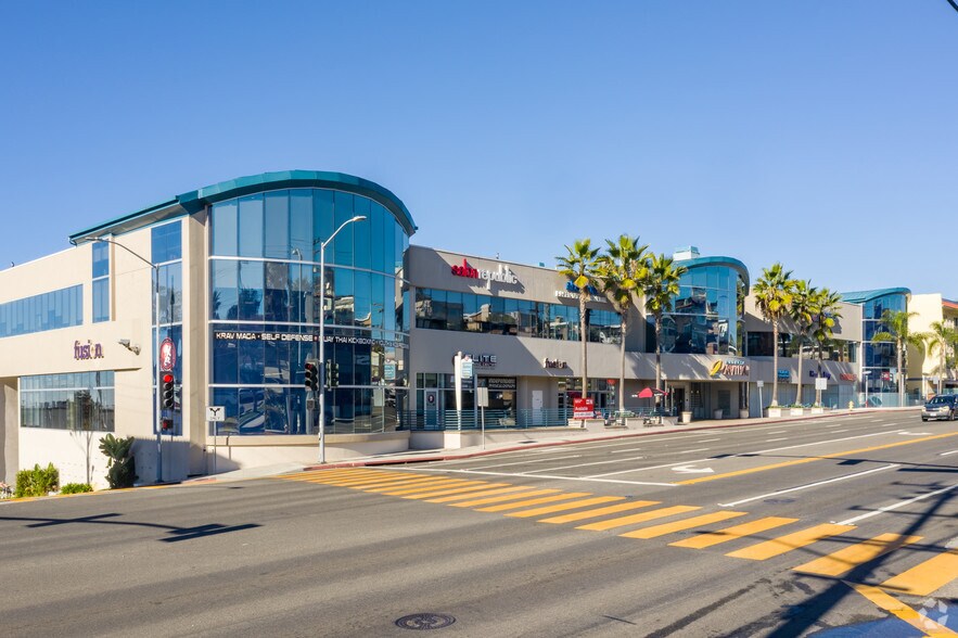 1601 Pacific Coast Hwy, Hermosa Beach, CA for lease - Prominent Location at the Signalized Intersection on 16th & Pacific Coast - Image 1 of 16