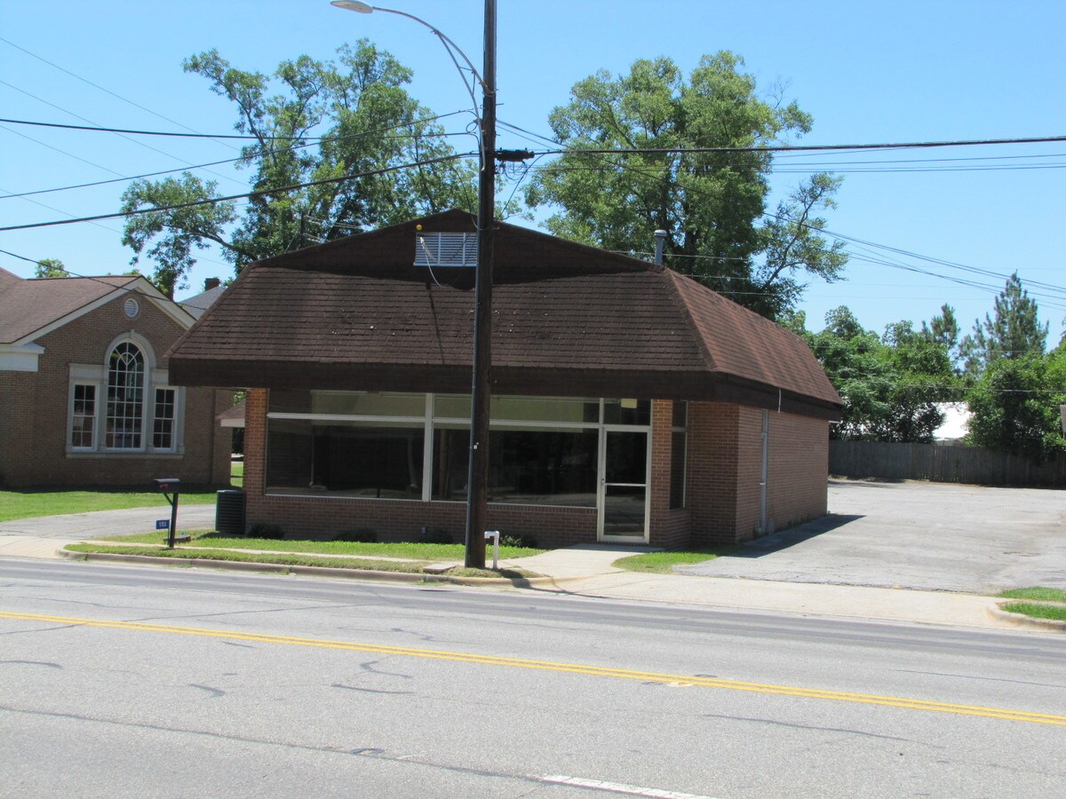 153 Commerce St, Hawkinsville, GA 31036