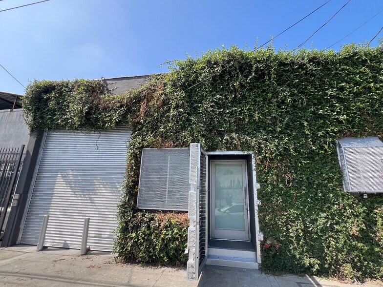 3238 Union Pacific Ave, Los Angeles, CA for lease - Building Photo - Image 1 of 13