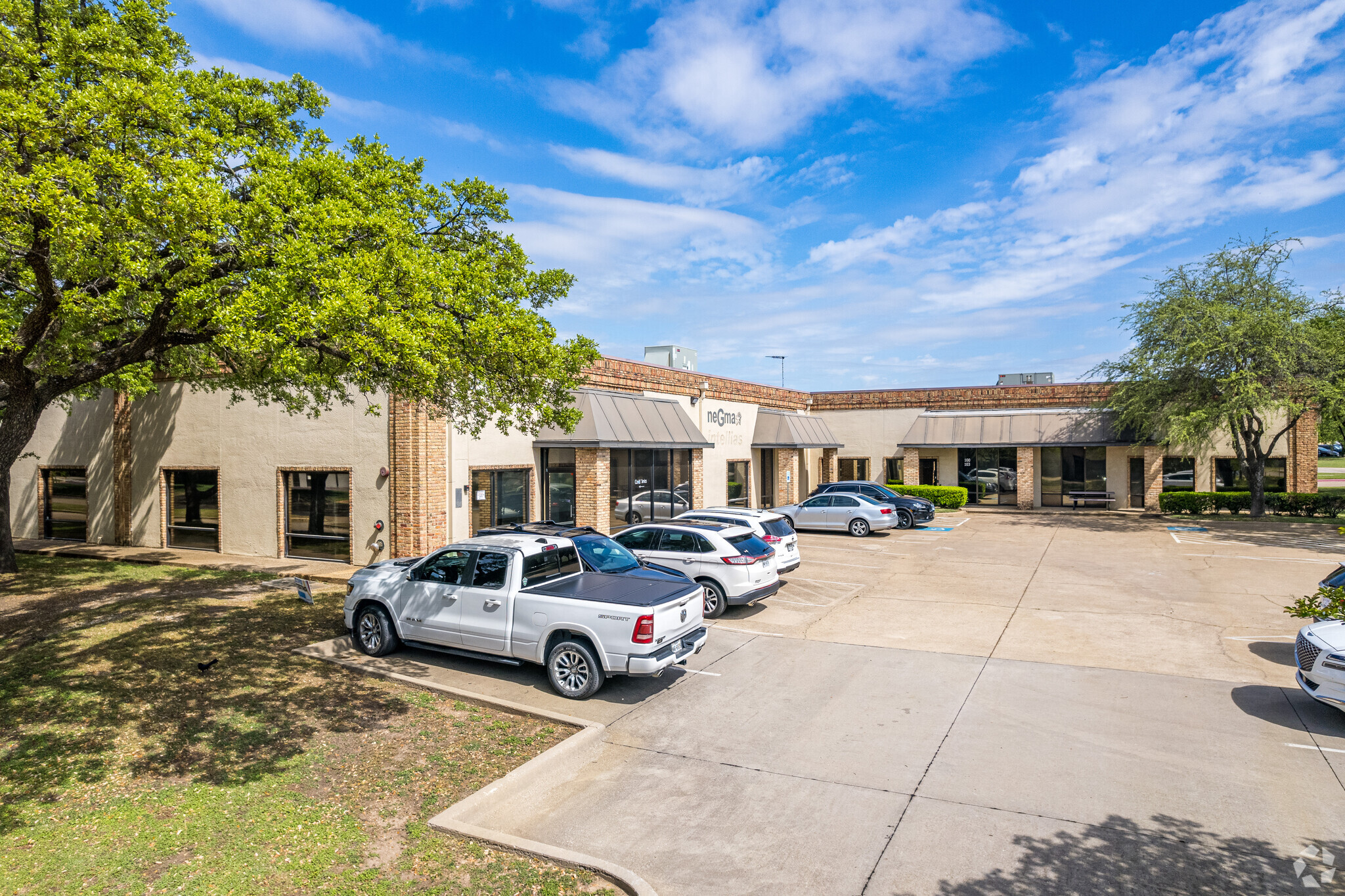 4215 N Beltwood Pky, Dallas, TX for lease Building Photo- Image 1 of 25