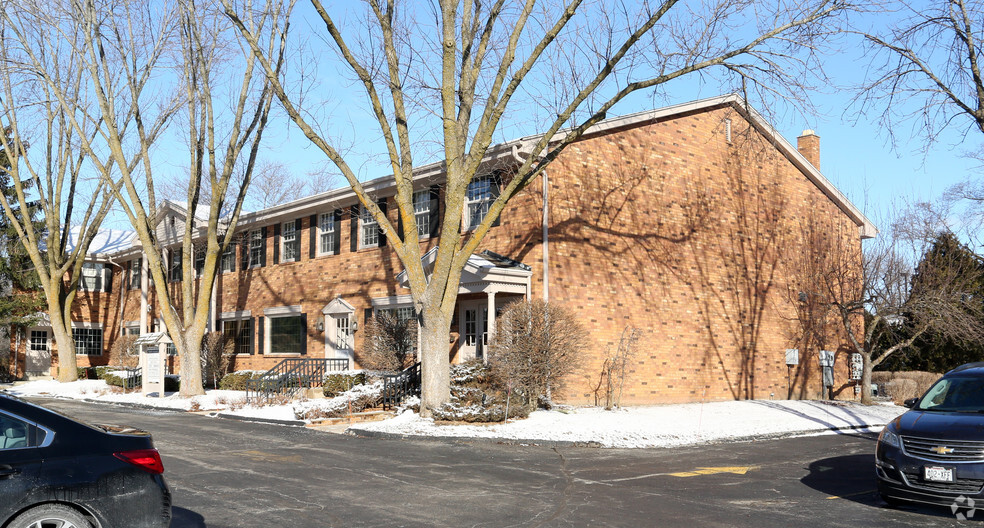 W62N248 Washington Ave, Cedarburg, WI for lease - Building Photo - Image 1 of 10