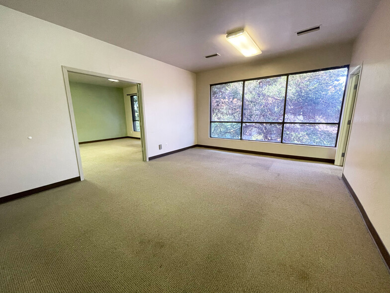 1855 Sullivan Ln, Sparks, NV for lease - Interior Photo - Image 3 of 16