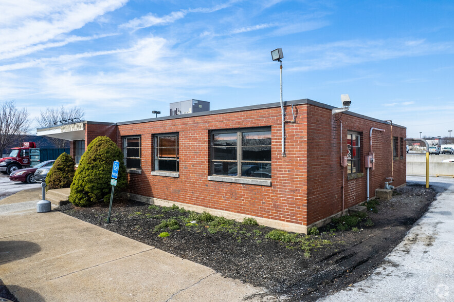 2450 West Dr, Oaks, PA for lease - Building Photo - Image 2 of 4