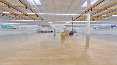 1075 Hanes Mall Blvd, Winston-Salem, NC for lease Interior Photo- Image 2 of 23