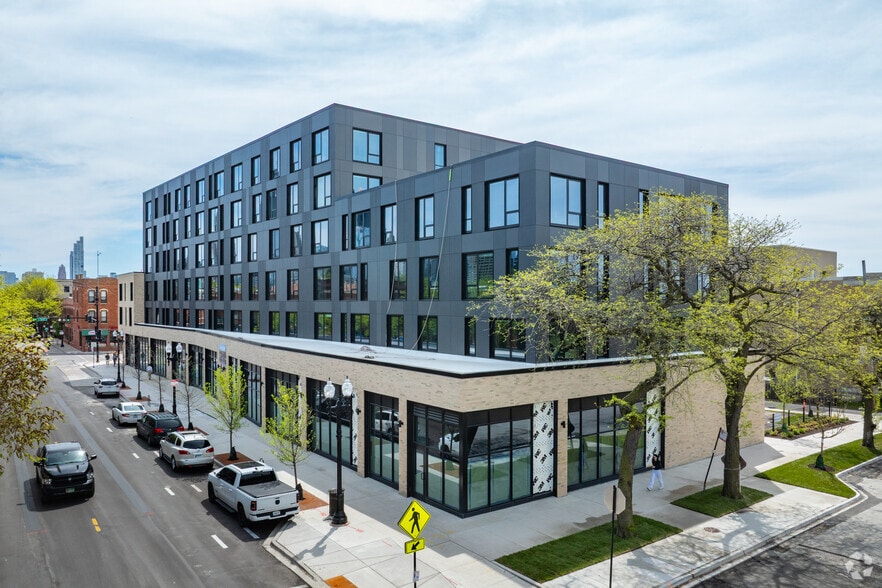 1221 W Taylor St, Chicago, IL for lease - Building Photo - Image 2 of 4