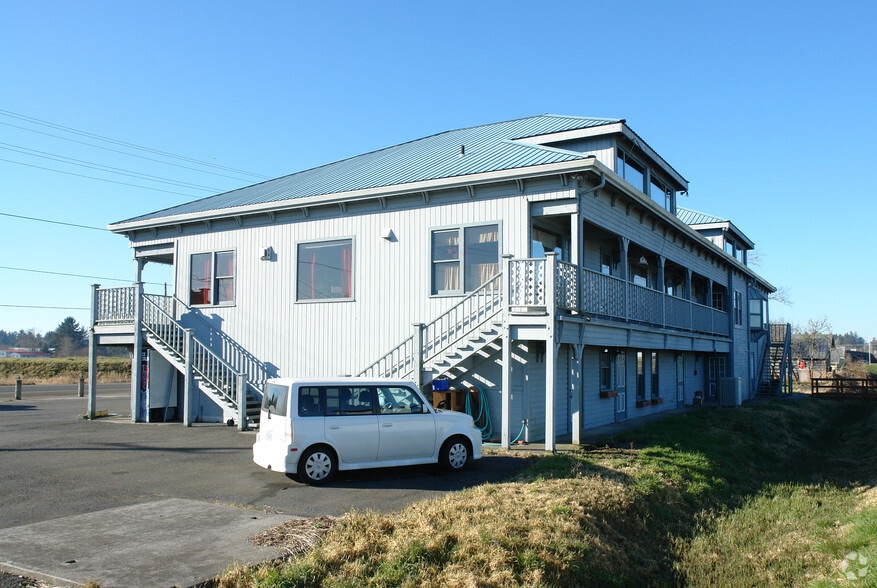 679 E Harbor St, Warrenton, OR for lease - Building Photo - Image 2 of 8
