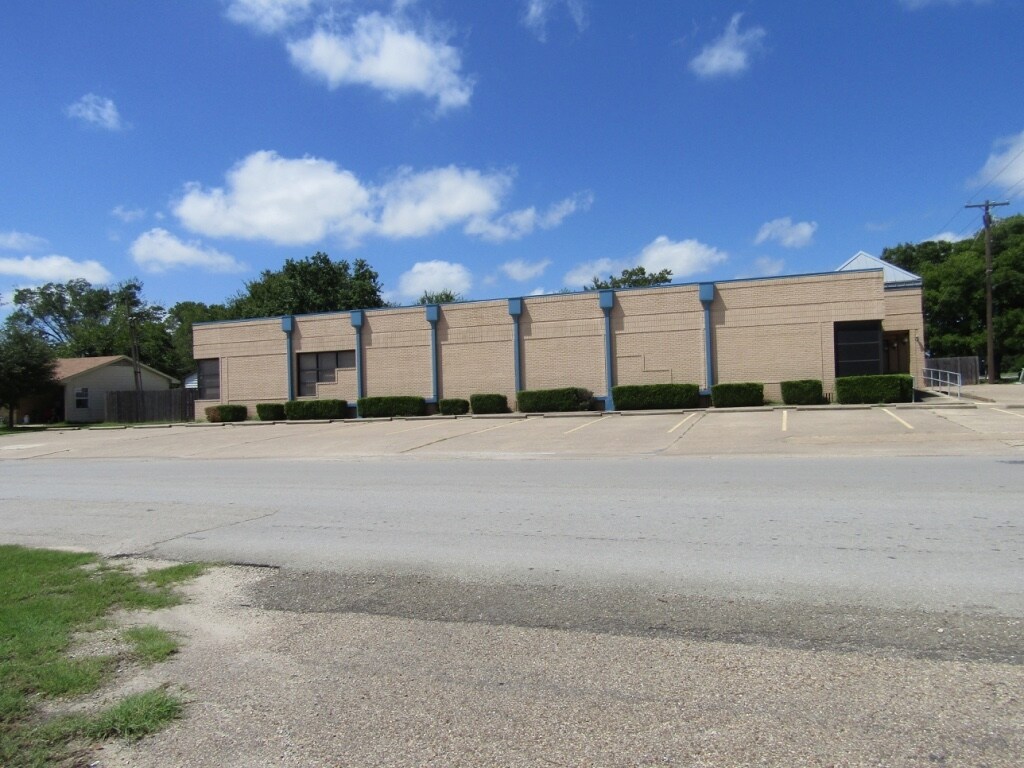 500 E Tyler St, Mexia, TX 76667
