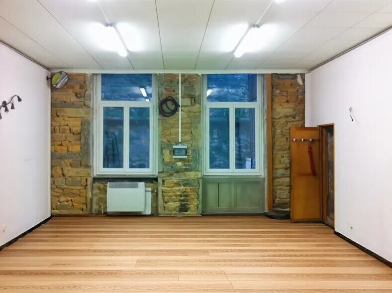 Retail in Lyon for lease - Building Photo - Image 2 of 6