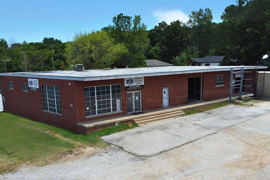 2642 S School Ave, Fayetteville, AR for lease - Building Photo - Image 1 of 12