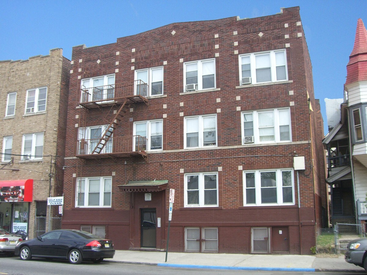 315 Park Ave, Paterson, NJ 07504