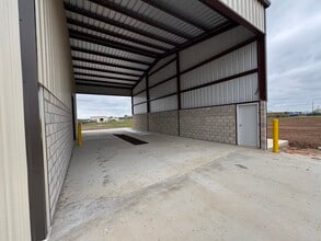 772 County Road 429, Pleasanton, TX for lease Building Photo- Image 2 of 4