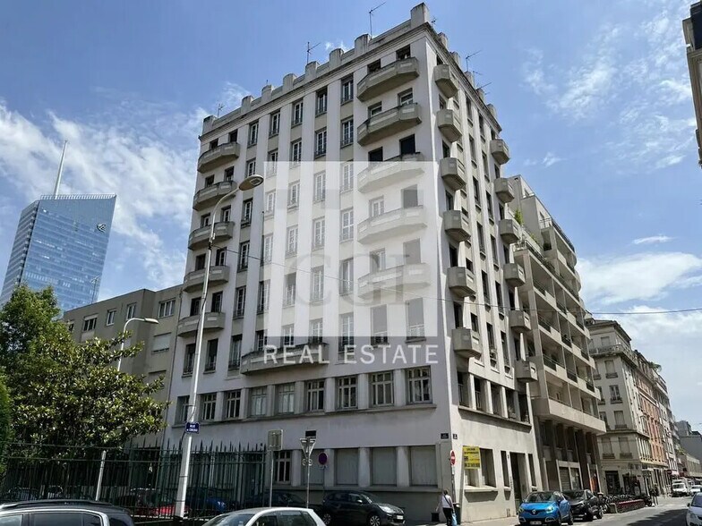 Office in Lyon for sale - Building Photo - Image 1 of 12