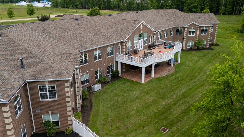 387 Golfview Ln, Highland Heights, OH for sale - Building Photo - Image 3 of 24