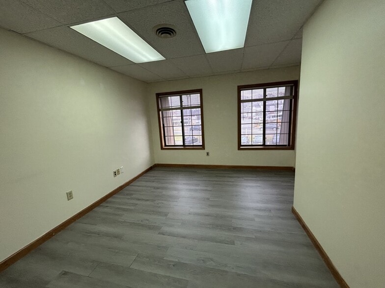 304 Federal Rd, Brookfield, CT for sale - Interior Photo - Image 2 of 5