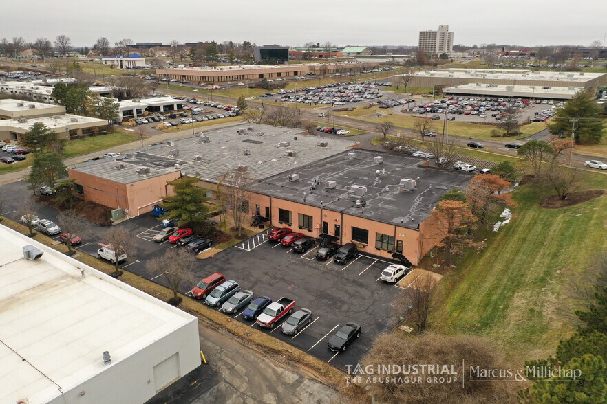 1950-1968 Craig Rd, Maryland Heights, MO for lease - Building Photo - Image 3 of 12