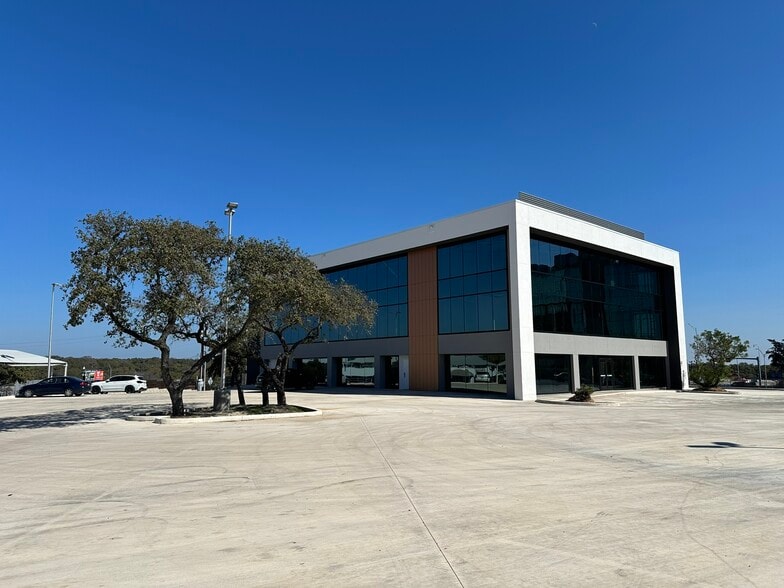 9100 W Interstate 10, San Antonio, TX for lease - Building Photo - Image 2 of 3
