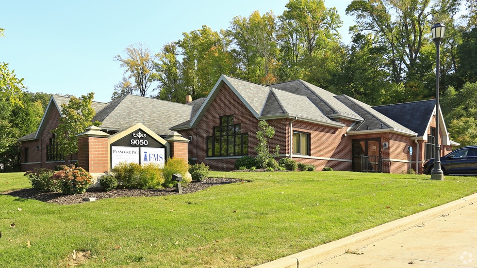 9050 Sweet Valley Dr, Valley View, OH 44125