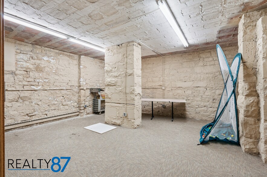 724 3rd Ave SE, Cedar Rapids, IA for lease - Interior Photo - Image 3 of 44