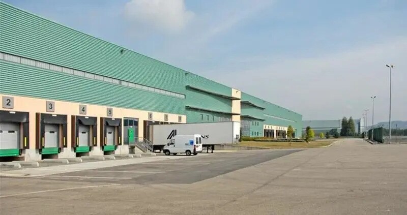 Industrial in Saint-Vulbas for lease Building Photo- Image 1 of 5