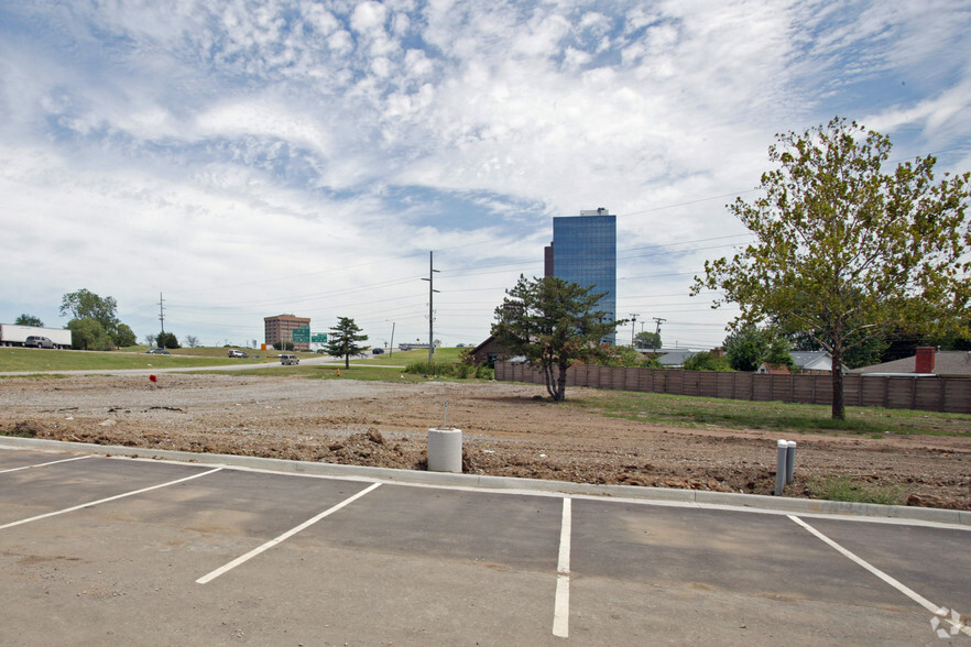 E Skelly Dr, Tulsa, OK for lease - Primary Photo - Image 3 of 3