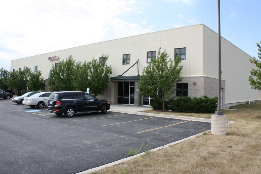 769 Heartland Dr, Sugar Grove, IL for lease - Primary Photo - Image 1 of 15